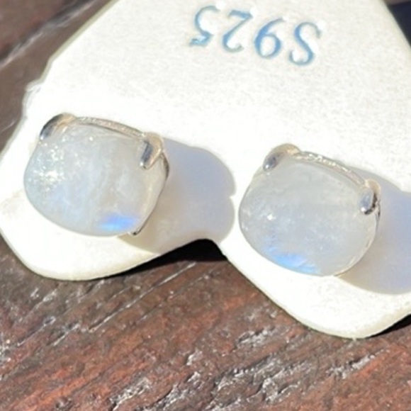 Genuine moonstone .925 studs - Picture 9 of 16